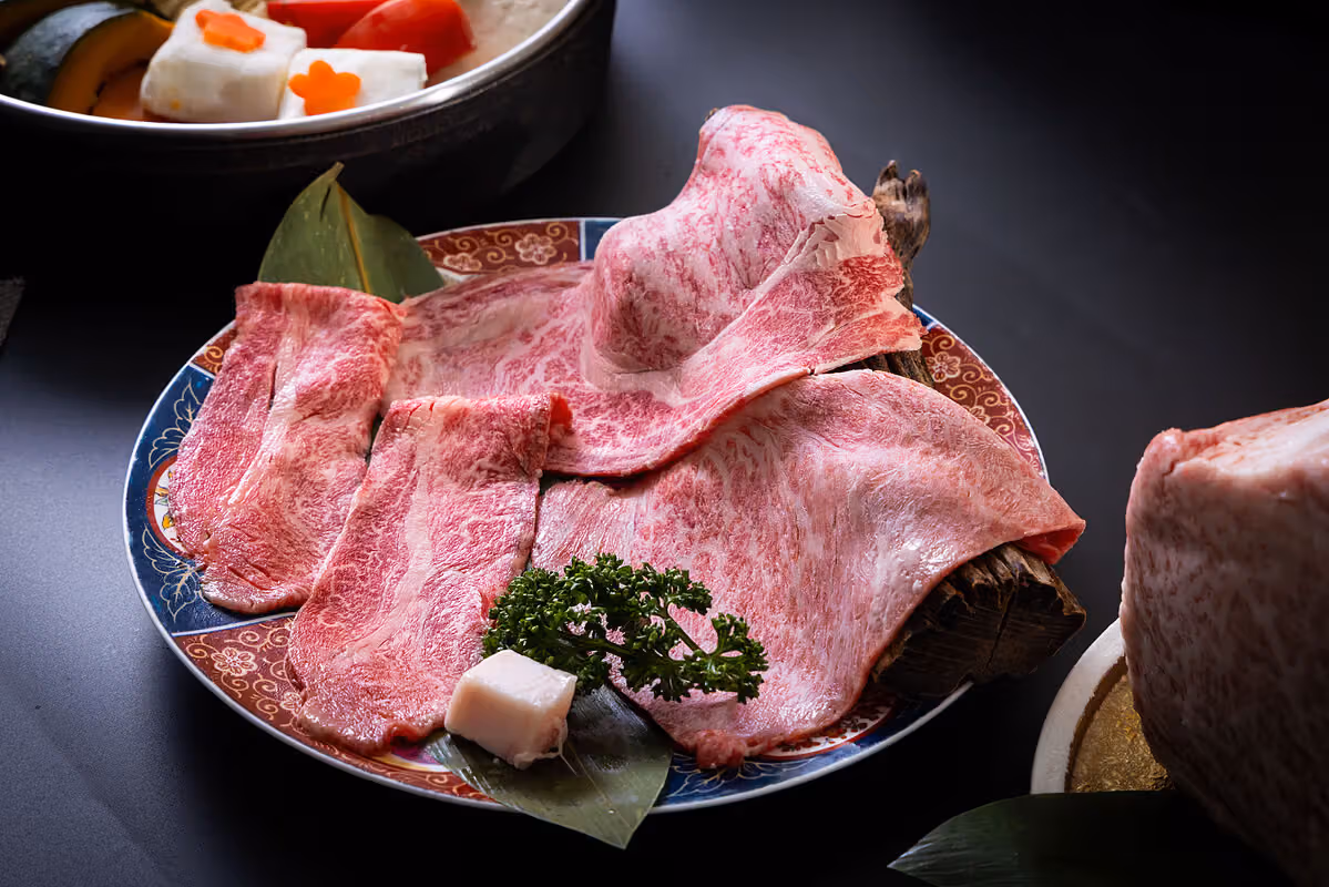 Tainan's Qiaoshan Magpie Manor Sukiyaki Soft Opens: Kobe Beef Two Ways, Seared Then Simmered in One Pot
