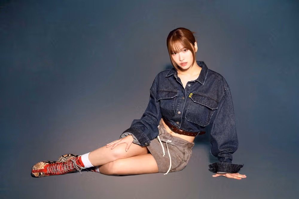 Onitsuka Tiger 新系列取名玩雙關,MOMO 穿的是手工刷染丹寧